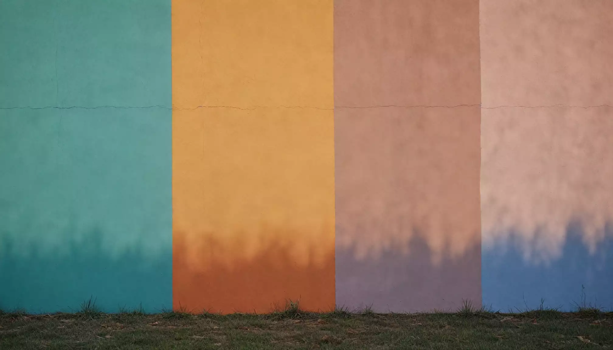 Porównanie trwałości farb elewacyjnych w różnych warunkach pogodowych